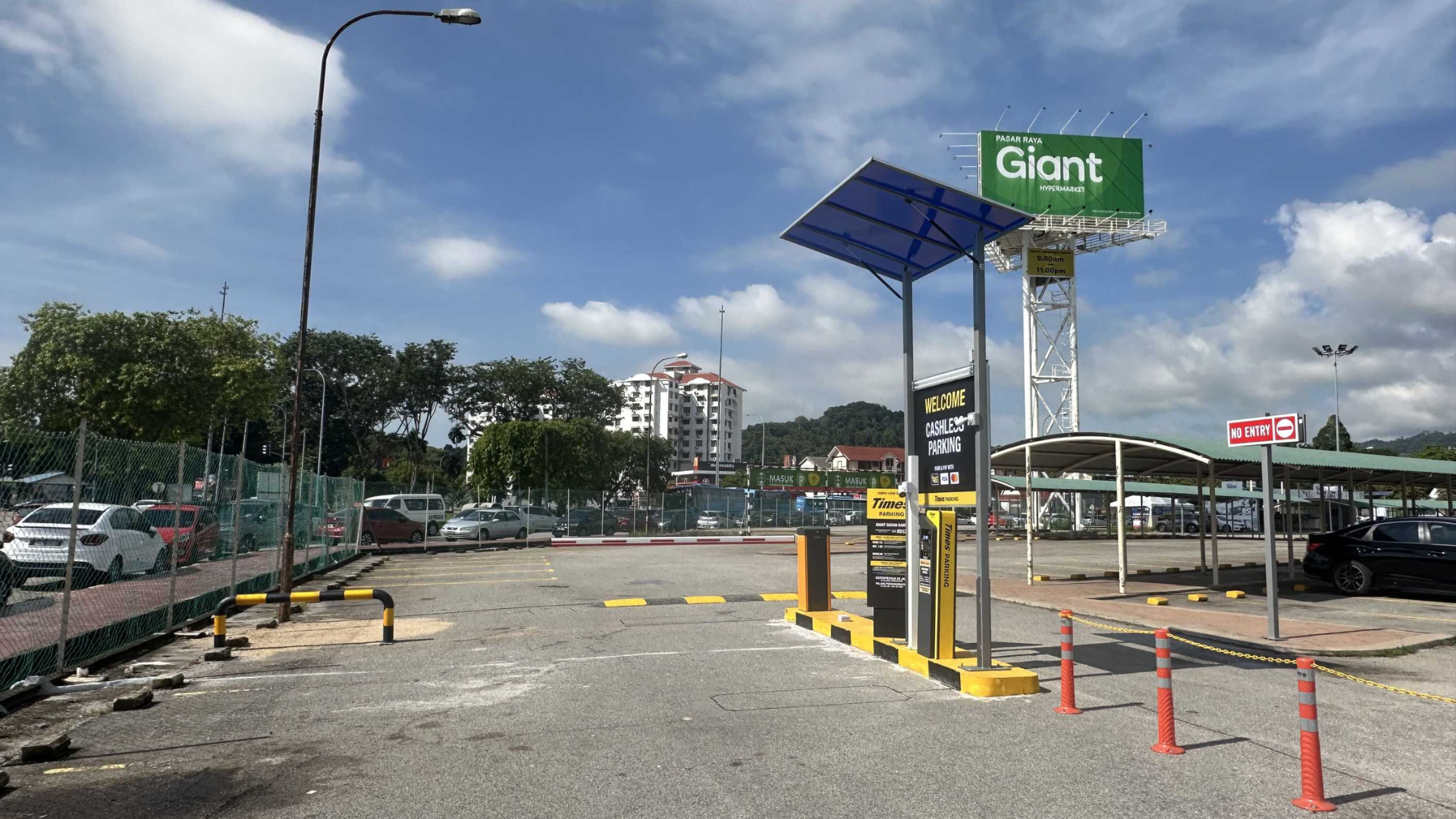 giant bayan baru